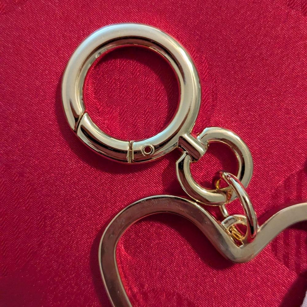 🆕 Burberry Gold Heart Bag Charm Keyring with Pink Ribbon New In Box - Picture 3 of 9